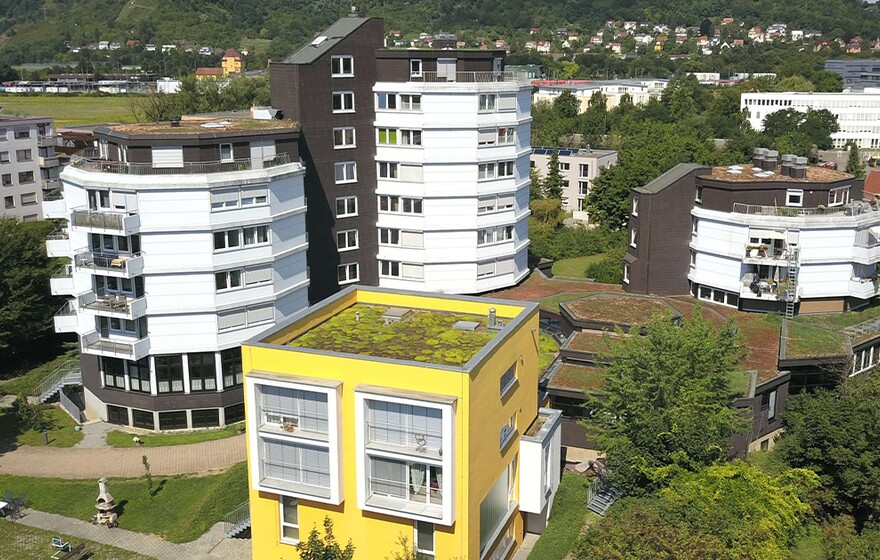 Modernisierung des Albrecht-Bengel-Hauses in Deutschland mit vier Wohnheimen, die mit Nebula Cloud Management, WiFi 6 und Smart Switches ausgestattet sind.