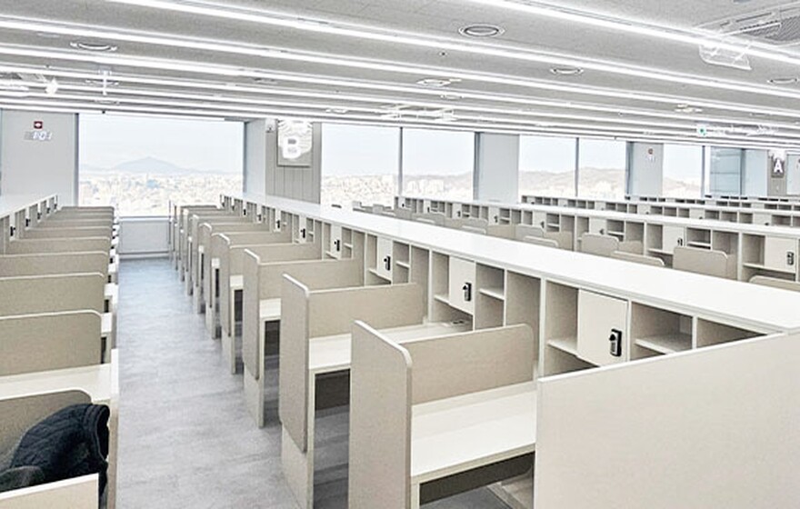 Zyxel case study: Korean academy uses WiFi 7 APs, USG FLEX firewall, 10G switches and Nebula for secure online learning. 