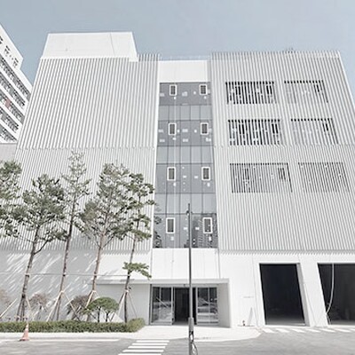 Korean broadcasting company enjoys secure, high-performance networking for seamless content production, using a USG FLEX 700 firewall, L3 Aggregation Fiber Switch, WiFi 6 Access Point, and Smart Managed Switch